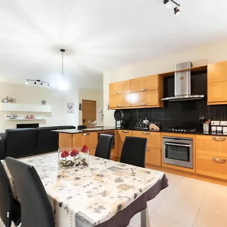 Modern 2 Bedroom 2 Minutes To Seafront Apartment St. Paul's Bay